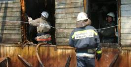 За 13 минут удалось потушить пожар в деревянном бараке в Биробиджане Пресс-служба МЧС по ЕАО