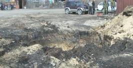 Назло жильцам делают выгребную яму в одном из биробиджанских дворов РЕН-Биробиджан