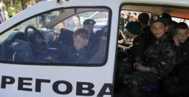 Всем желающим показали сторожевой катер и выступление группы рукопашного боя http://www.eparh.ru/content/view/1034/26/