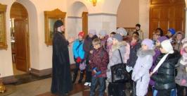 В роли учителя в школе №5 Биробиджана выступил настоятель Никольского храма http://www.eparh.ru/images/stories/news/2011/11/14b//DSC09387.jpg