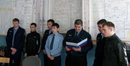 Молодым машинистам в г. Облучье ЕАО вручили наручные часы Из архива газеты Искра Хингана