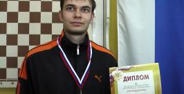 Равное количество очков набрали три игрока в чемпионате г. Биробиджана по шахматам Евгений Величко