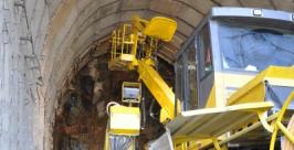 Буровзрывным способом ведется строительство нового однопутного Облученского тоннеля в ЕАО Служба корпоративных коммуникаций Дальневосточной железной дороги филиала ОАО &quotРЖД&quot