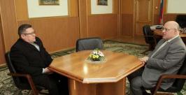 Александр Винников и Юрий Высоцкий http://www.eao.ru/Images/News_reg/2012/news_1402125.jpg