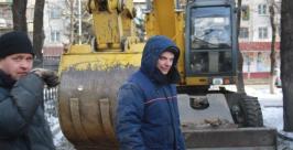 Место порыва теплотрассы обнаружили в районе дома пр. 60-летия СССР д. 11 в Биробиджане Владимир Иващенко