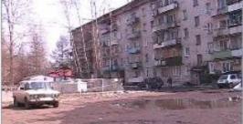 Во второй половине дня двор по ул. Дзержинского, 9 был убран Николай Соловьев