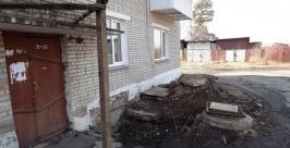 Участок двора в Смидовичском районе ЕАО превращается в свалку после ремонта Районный вестник