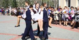 Школа №1 в Биробиджане отметила 80-летие Владимир Иващенко