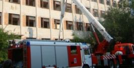 Тушить пожар в высотках тренировались спасатели ЕАО  Пресс-служба ГУ МЧС России по ЕАО