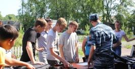 Трудных подростков из лагеря при ЦДТ в Биробиджане ознакомили с боевым оружием  Пресс-служба УМВД России по ЕАО
