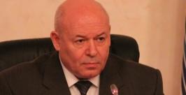 Анатолий Тихомиров http://www.acmb.ru/wp-content/uploads/2012/07/spiker-zaksobraniya-eao-prezident-uchel-interesy-i-centra-i-regionov.jpg
