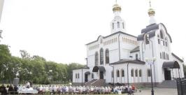 Литургию совершили в день апостолов Петра и Павла в Кафедральном соборе в Биробиджане http://www.eparh.ru/