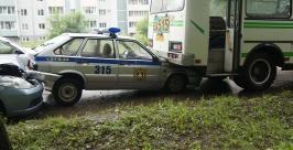 Пассажирский автобус попал в тройное ДТП в Биробиджане   Капер Алексей