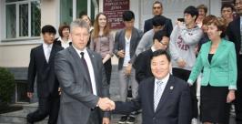 В мэрии Биробиджана прошли переговоры с делегацией города-побратима  Иджонгбу (Республика  https://www.google.ru