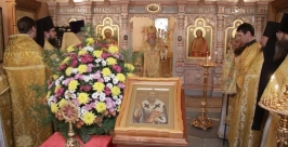 Ковчег с мощами чудотворца Спиридона Тримифунтского доставлен в Биробиджан   Биробиджанская епархия
