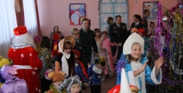 С наступающим Новым годом поздравили таможенники ЕАО своих подшефных   Биробиджанская таможня
