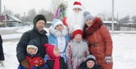 Дед Мороз и Снегурочка поздравили с Новым годом жителей п. Заречье ЕАО   http://smeao.ru/