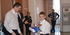 Мир, счастье и любовь изобразили юные художники Биробиджана Павел Малышев