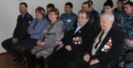 Ветеранов МВД в Биробиджане будущие полицейские поздравили с Днем защитника Отечества Пресс-служба УМВД России по ЕАО