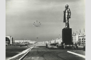 Памятник В.И. Ленину, установленный в Биробиджане. 1978 год Госархив ЕАО