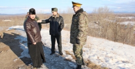 Осмотр места установки памятного креста сайт Биробиджанской епархии