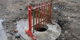 Строителям предстоит завершить обустройство канализационных колодцев РИА EAOmedia