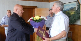 Анатолий Тихомиров поздравил Валерия Гиневского с юбилеем  пресс-служба областного парламента