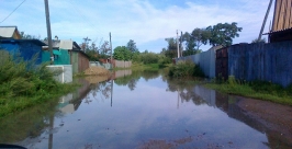 Болотная вода залила улицу Народный корреспондент