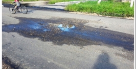 Качество нового асфальта на ул. Кавалерийской в Биробиджане возмущает наркорра Народный корреспондент