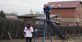 Молодежь Биробиджана подарила вторую жизнь детским площадкам в частном секторе http://alex-myzuka.livejournal.com