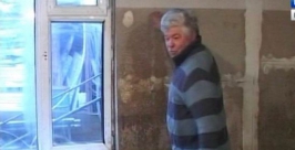 Пенсионер из Хабаровска восстанавливает свою пострадавшую от наводнения дачу в ЕАО ГТРК &quotБира&quot