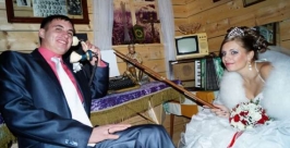 Молодоженов с.Амурзет ЕАО в день свадьбы приглашают в гости в краеведческий музей  Павел Дулуба, газета Биробиджанер Штерн