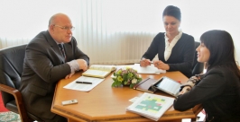 Встреча Александра Винникова и руководителя представительства АСИ в ДФО Ольги Куриловой www.eao.ru