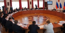 Совещание по вопросам социально-экономического развития области Александр Шикирянский