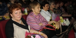 Коллективы образовательных учреждений чествовали в Биробиджане Владимир Иващенко, ИА ЕАОmedia