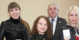 Шпаргалки раздал будущим водителям председатель Общественного совета при УМВД РФ по ЕАО пресс-служба УМВД РФ по ЕАО