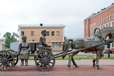 памятник переселенцам областная библиотека