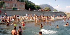 Пляж в Алуште у ДОЛ &quotБерег&quot http://travel-cards.ru
