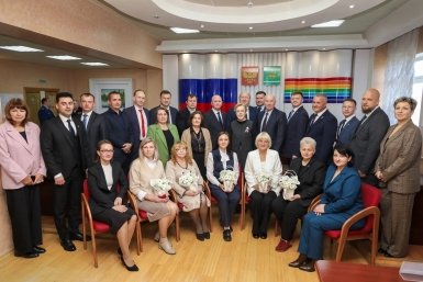 Вручены удостоверения избранным депутатам парламента ЕАО   