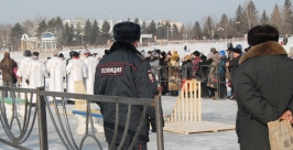 Полицейские обеспечивали порядок на праздничных мероприятиях Пресс-центр УМВД России по ЕАО