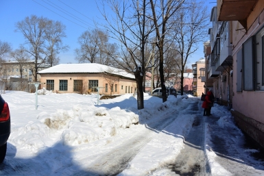 Жители биробиджанской трехэтажки отстояли право на владение придомовой территорией Константин Земляникин