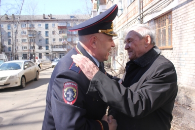 Холодильник и инвалидную коляску подарили фронтовикам из Биробиджана полицейские ЕАО пресс-служба УМВД по ЕАО