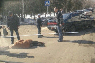 Женщину с двумя маленькими детьми сбили сегодня в Биробиджане биробиджанец Павел