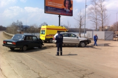Водитель ВАЗа пострадал в ДТП на ул. Советской в Биробиджане областная ГИБДД
