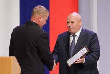 Депутаты парламента ЕАО вручили награды сотрудникам пограничной службы Пресс-служба Законодательного Собрания ЕАО