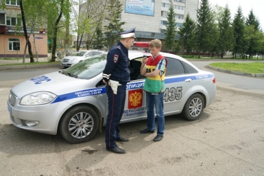 Соблюдать правила дорожного движения призвали ЮИДовцы из ЕАО водителей и пешеходов Пресс-служба УМВД России по ЕАО
