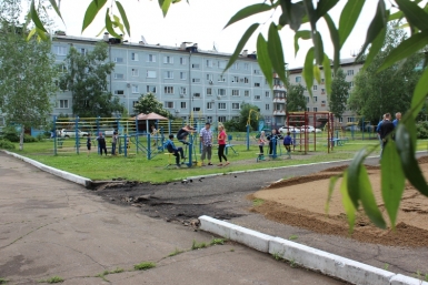 Рядом с залом бокса есть тренажерный городок Владимир Иващенко