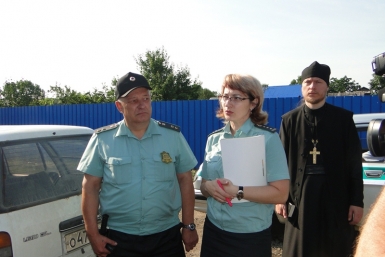 В рейд по алиментщикам приставы вышли в сопровождении священника пресс-служба УФССП России по ЕАО