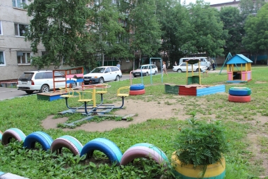 Во дворе по ул. Шолом-Алейхема, 121 построили сказку Владимир Иващенко