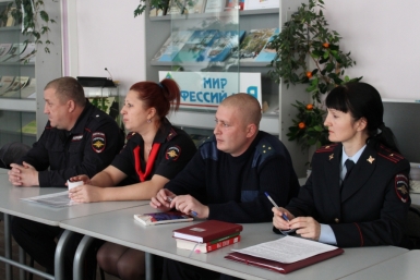Правовой ликбез для студентов Политехнического техникума провела биробиджанская полиция пресс-служба УМВД РФ по ЕАО